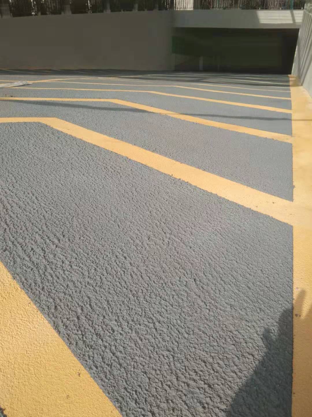 環氧地坪漆，水性地坪漆，地坪工程案例 - 蘇州龍湖天街無震動防滑坡道工程